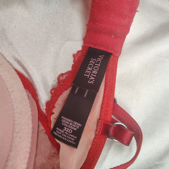 Victoria's Secret Scarlet Lace Push-Up Bra 32D - Picture 4 of 5